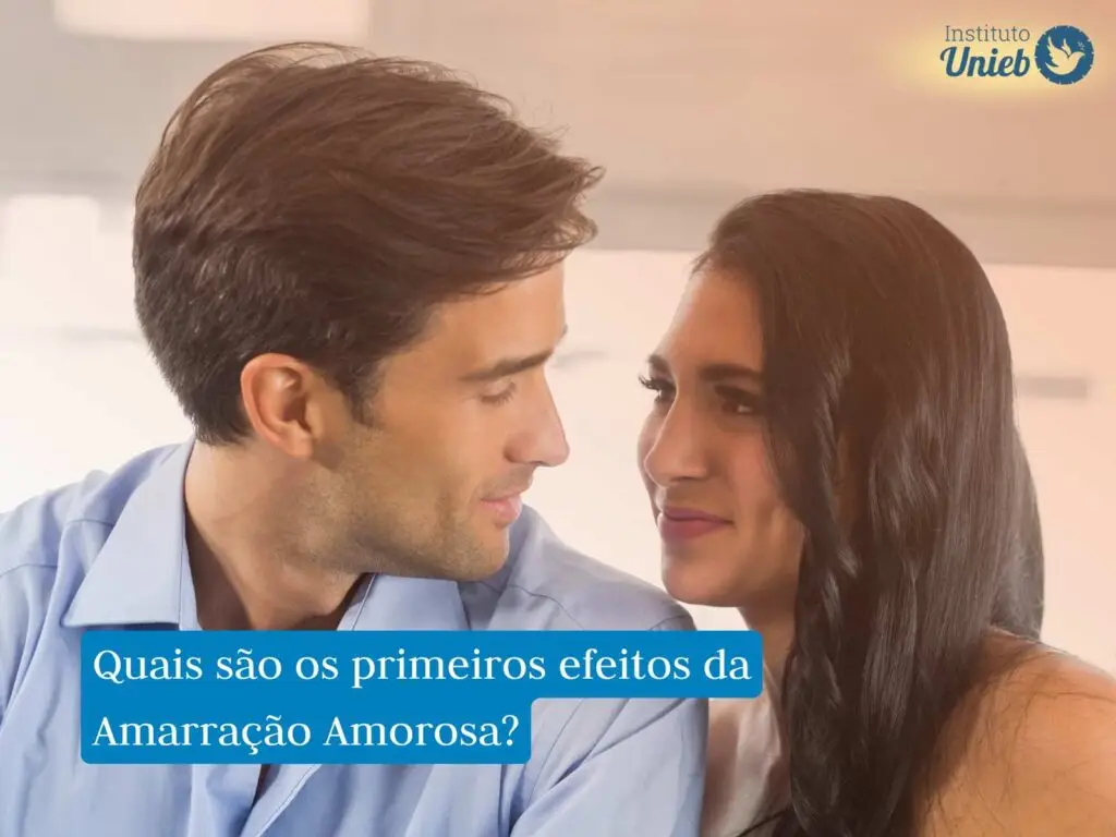 Homem e mulher olhando nos olhos um do outro