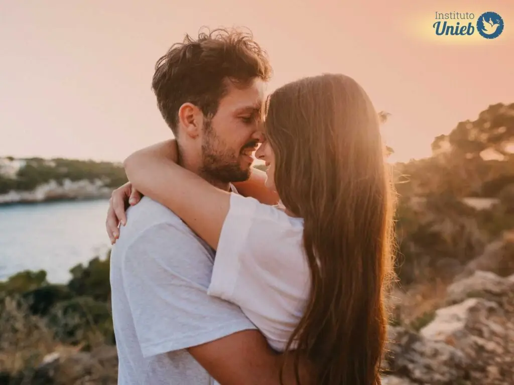 Homem e mulher se abraçando - Instituto Unieb (Pai de santo Roberson Dariel) - Contato 11 96982-1121 - CEP 14801-040 - Av. Dom Pedro II 562, Centro, Araraquara, SP