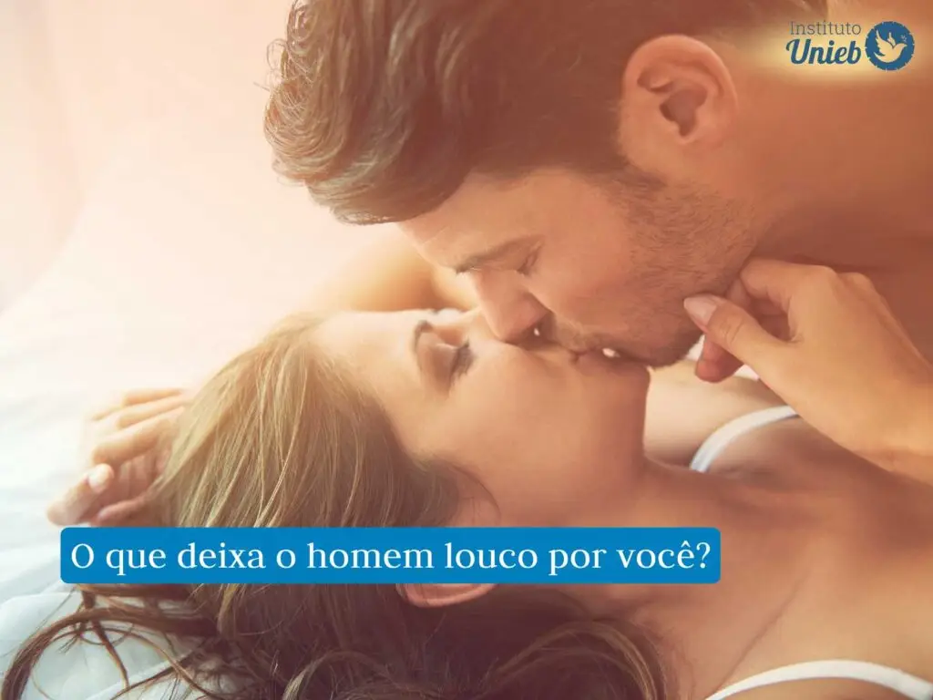 Como manipular um homem? 5 truques psicológicos! Homem e mulher se beijando deitados na cama