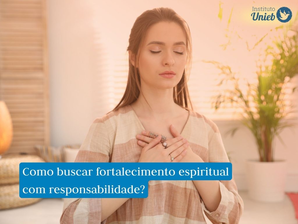O que é saúde espiritual? Significado, práticas e cuidados Mulher com mãos no peito indicando a necessidade de como buscar fortalecimento espiritual com responsabilidade