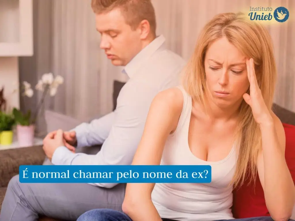 Homem e mulher sentados de costa um para o outro com expressão de frustração