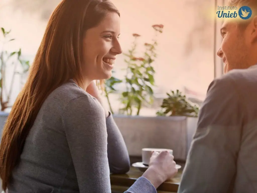 Homem e mulher se conhecendo em um encontro - Instituto Unieb (Pai de santo Roberson Dariel) - Contato 11 96982-1121 - CEP 14801-040 - Av. Dom Pedro II 562, Centro, Araraquara, SP