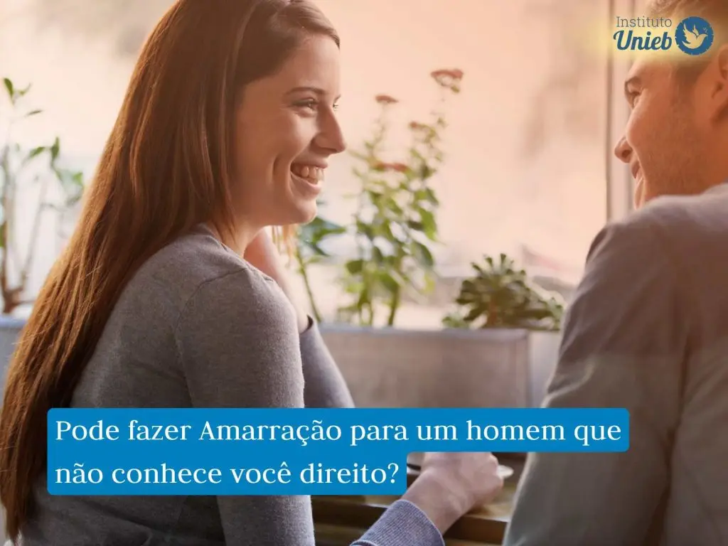 Amarração para um homem que não conhece você direito Homem e mulher se conhecendo em um encontro