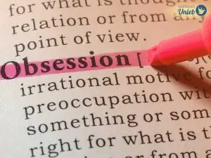 Palavra obsession em inglês grifada por um marcador rosa em um texto em inglês - Instituto Unieb (Pai de santo Roberson Dariel) - Contato 11 96982-1121 - CEP 14801-040 - Av. Dom Pedro II 562, Centro, Araraquara, SP