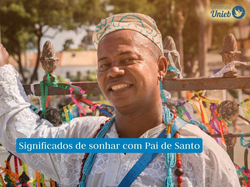 Homem vestindo roupas características de religiões como Umbanda e Candomblé, representando um líder religioso e seus significados espirituais