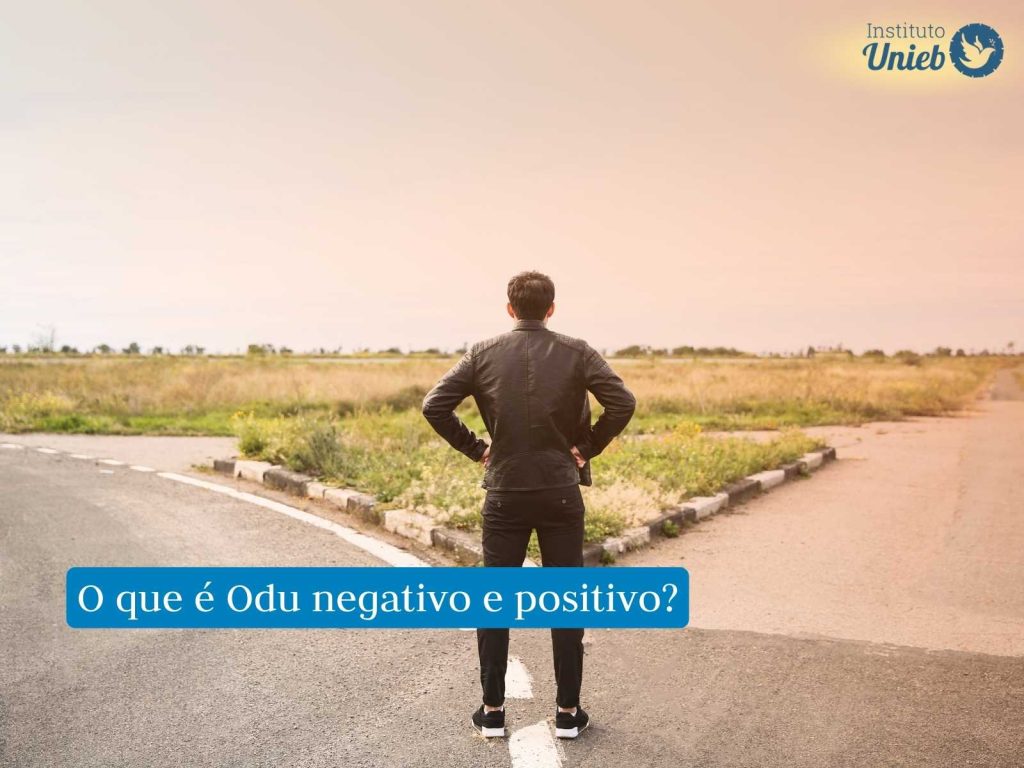 Homem frente a dois caminhos possíveis, simbolizando o Odu, que é o destino ou caminho em iorubá