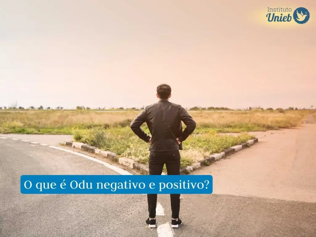 Homem frente a dois caminhos possíveis, simbolizando o Odu, que é o destino ou caminho em iorubá