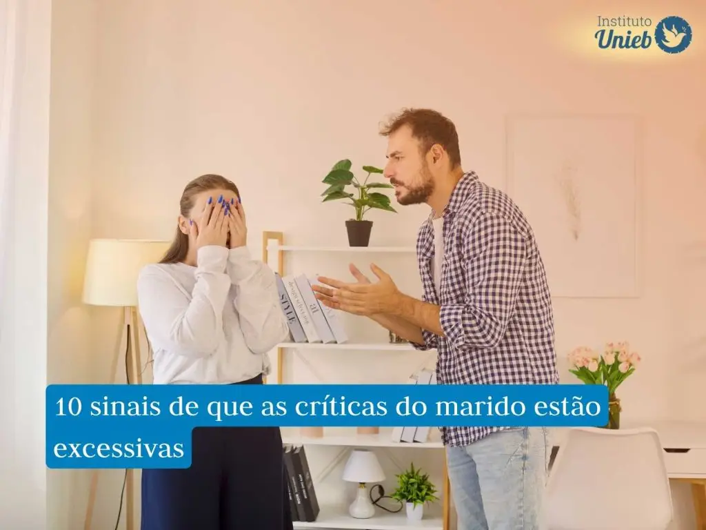 O que fazer quando seu marido só te critica? Mulher com mãos no rosto sofrendo com as críticas do marido