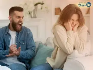Blog Homem brigando com mulher representando um marido possessivo querendo controlar sua esposa