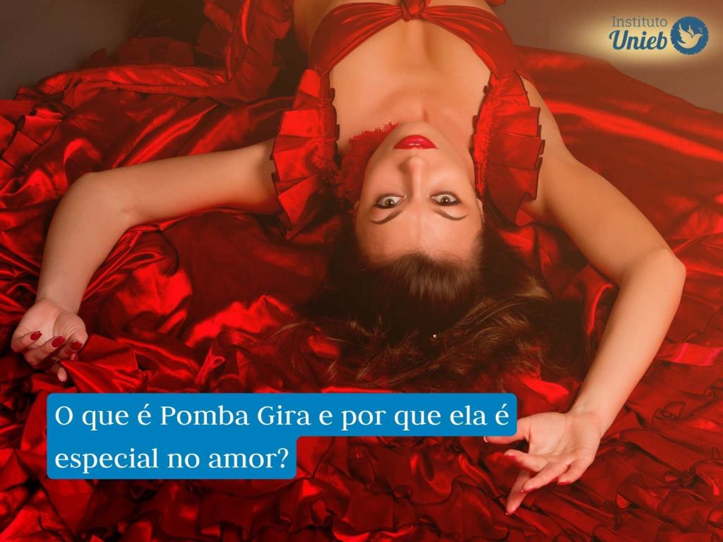 Mulher de vermelho deitada simbolizando uma cigana, que é a figura que representa a Pomba Gira