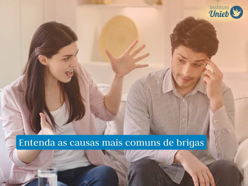 Casal jovem simbolizando um casal que acabou de se unir e está completando 1 ano de brigas no casamento