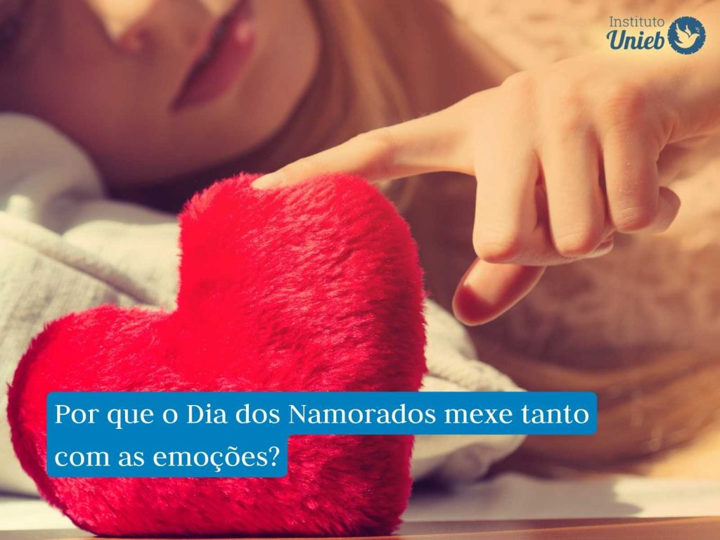 Mulher deitada com expressão de tristeza representando alguém abalado pelo dia dos namorados