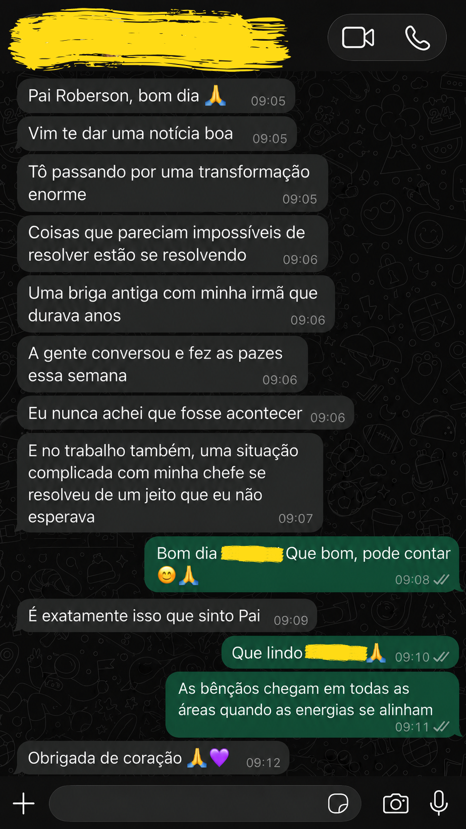 Print de WhatsApp de cliente agradecendo Pai Roberson por reconciliação com irmã e resolução de problema no trabalho