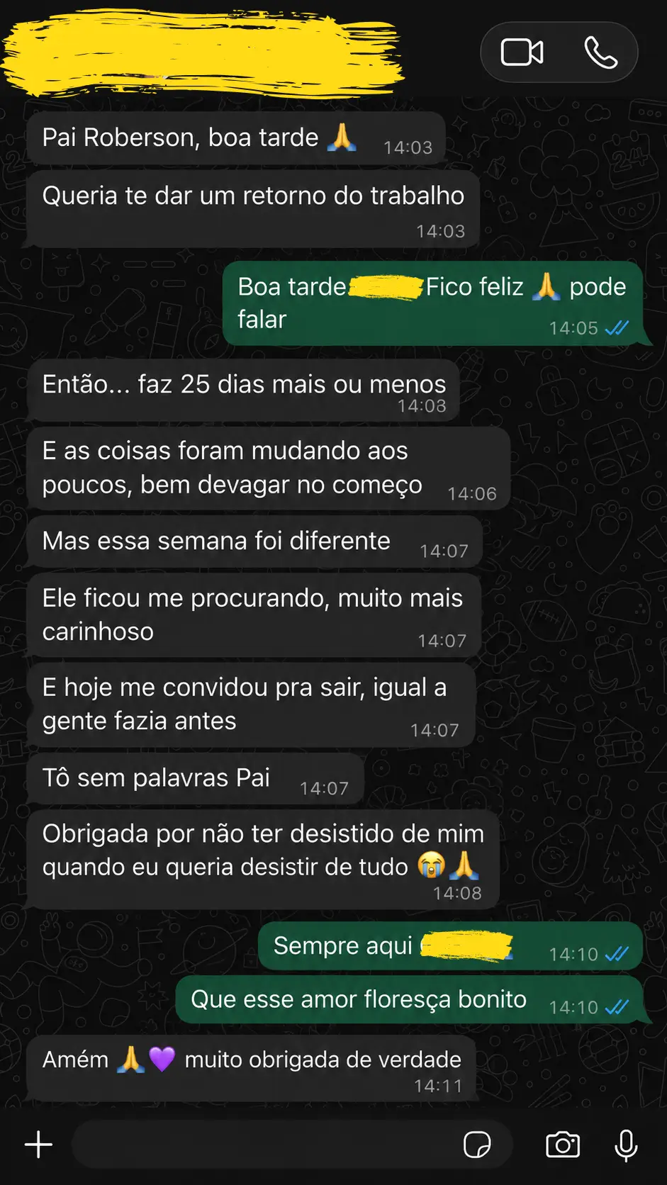 Captura de tela de conversa no WhatsApp com atualizações positivas sobre reconciliação amorosa após trabalho espiritual.