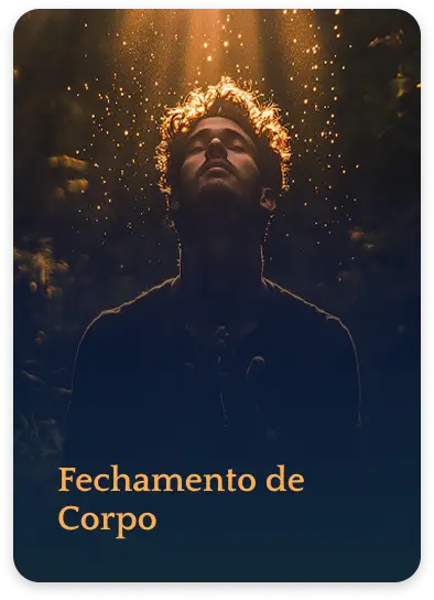 Homem com as mãos postas em prece e cabeça erguida recebendo um facho de luz dourada do céu, com texto sobre o ritual de Fechamento de Corpo.